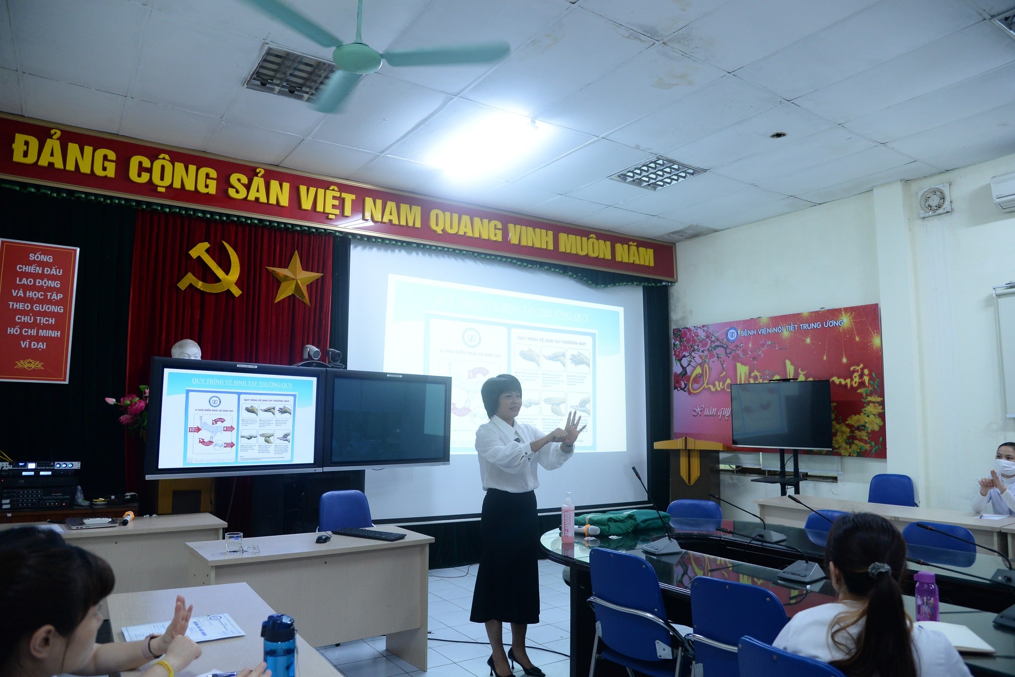 TIN TỨC: KING88 - Nền tảng cá cược World Cup 2026 chính thức TRIỂN KHAI TẬP HUẤN CHUYÊN MÔN VỀ KIỂM SOÁT NHIỄM KHUẨN