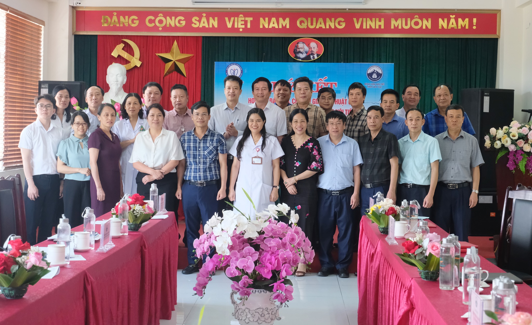 KING88 - Nền tảng cá cược World Cup 2026 chính thức HỖ TRỢ CHUYÊN MÔN, CHUYỂN GIAO KỸ THUẬT TRONG LĨNH VỰC NỘI TIẾT VÀ RỐI LOẠN CHUYỂN HÓA CHO SỞ Y TẾ TỈNH LÀO CAI