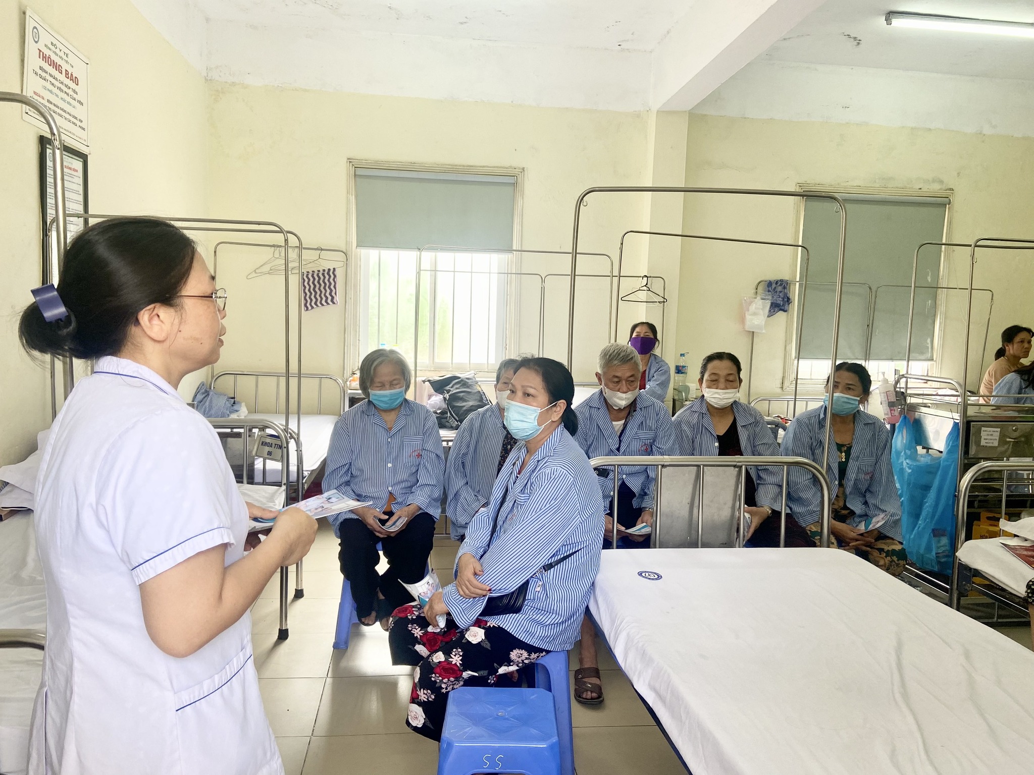 TRI ÂN NGƯỜI BỆNH: GIÁO DỤC SỨC KHỎE CHO NGƯỜI BỆNH CHỦ ĐỀ “HƯỚNG DẪN NGƯỜI BỆNH ĐÁI THÁO ĐƯỜNG TỰ CHĂM SÓC TẠI NHÀ”