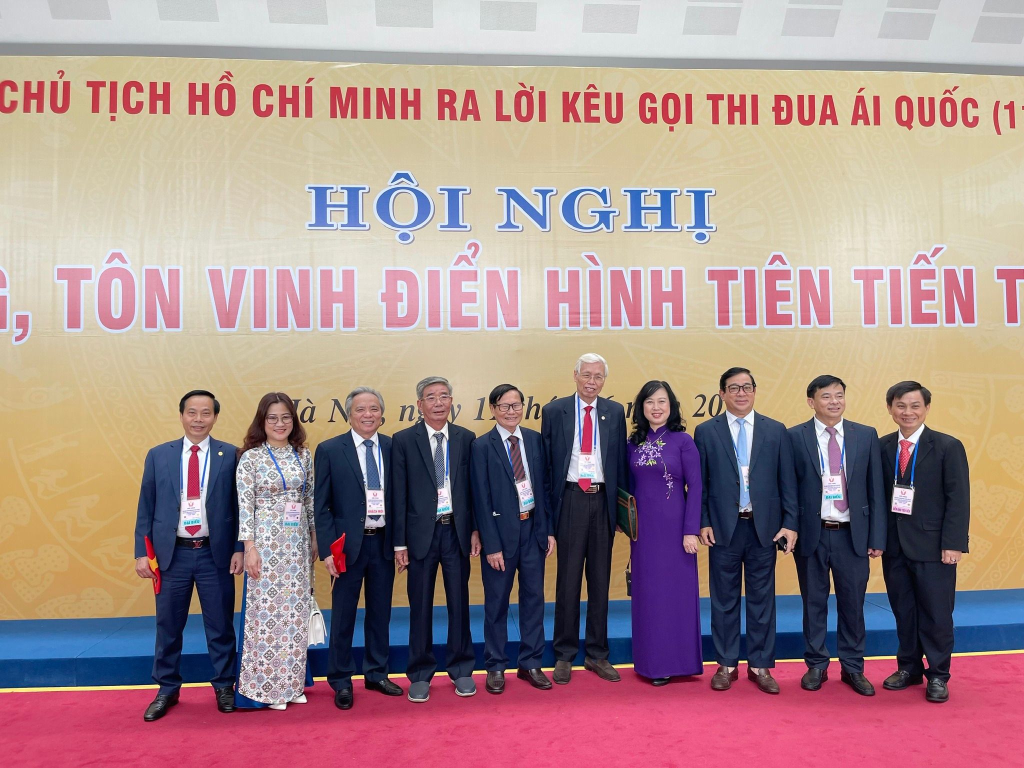 AHLĐ.TTND.PGS. TRẦN NGỌC LƯƠNG THAM DỰ HỘI NGHỊ BIỂU DƯƠNG, TÔN VINH ĐIỂN HÌNH TIÊN TIẾN TOÀN QUỐC