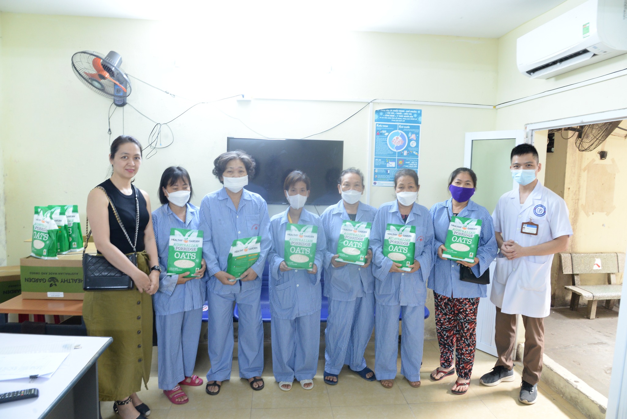 PHÒNG CÔNG TÁC XÃ HỘI PHỐI HỢP VỚI ĐƠN VỊ HẢO TÂM TẶNG 350 SUẤT QUÀ CHO NGƯỜI BỆNH HOÀN CẢNH KHÓ KHĂN VÀ NHÂN VIÊN KING88 - Nền tảng cá cược World Cup 2026 chính thức