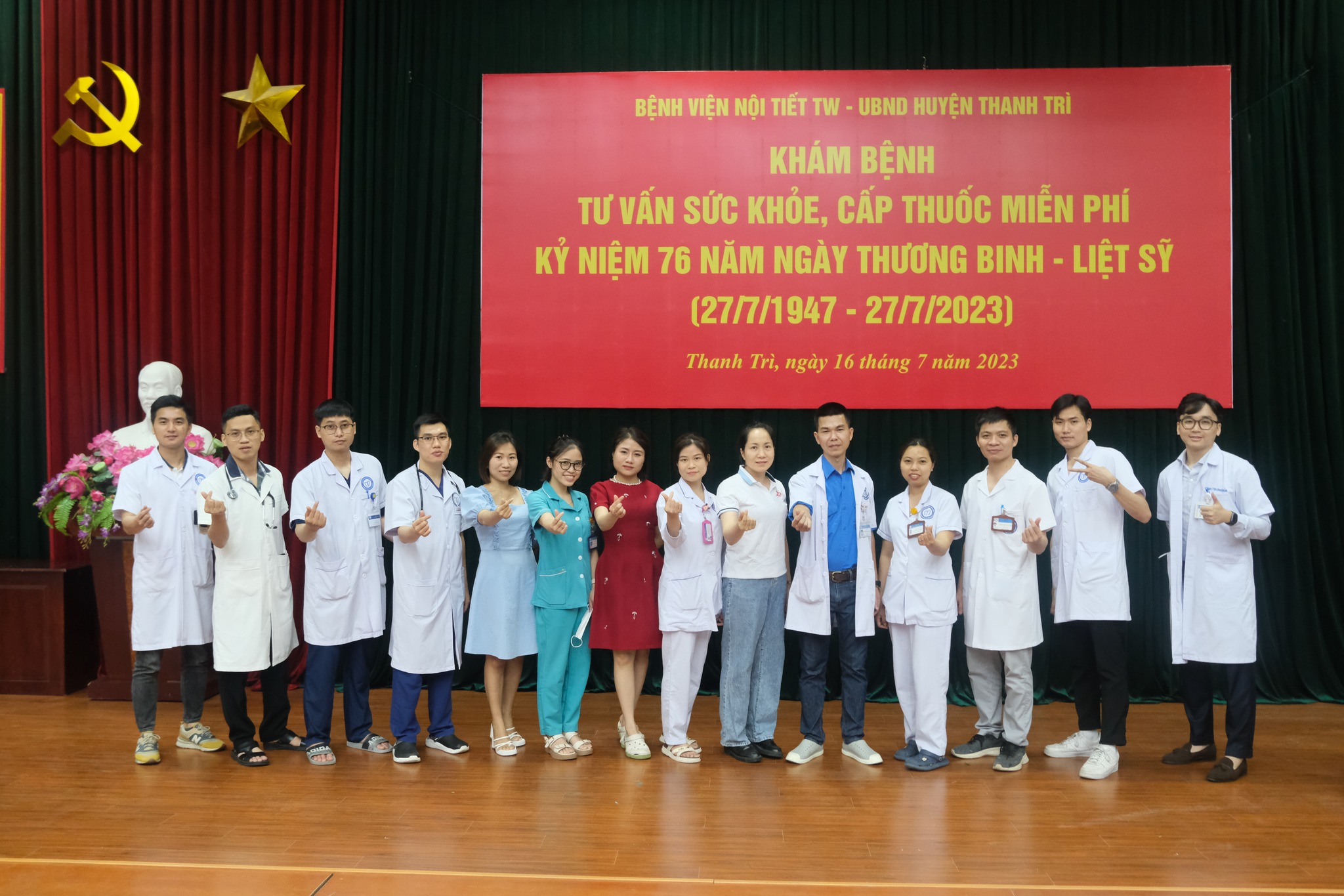 KING88 - Nền tảng cá cược World Cup 2026 chính thức TỔ CHỨC THĂM KHÁM MIỄN PHÍ VÀ TẶNG QUÀ CHO CÁC ĐỐI TƯỢNG CHÍNH SÁCH NHÂN DỊP KỶ NIỆM 76 NĂM NGÀY THƯƠNG BINH LIỆT SỸ