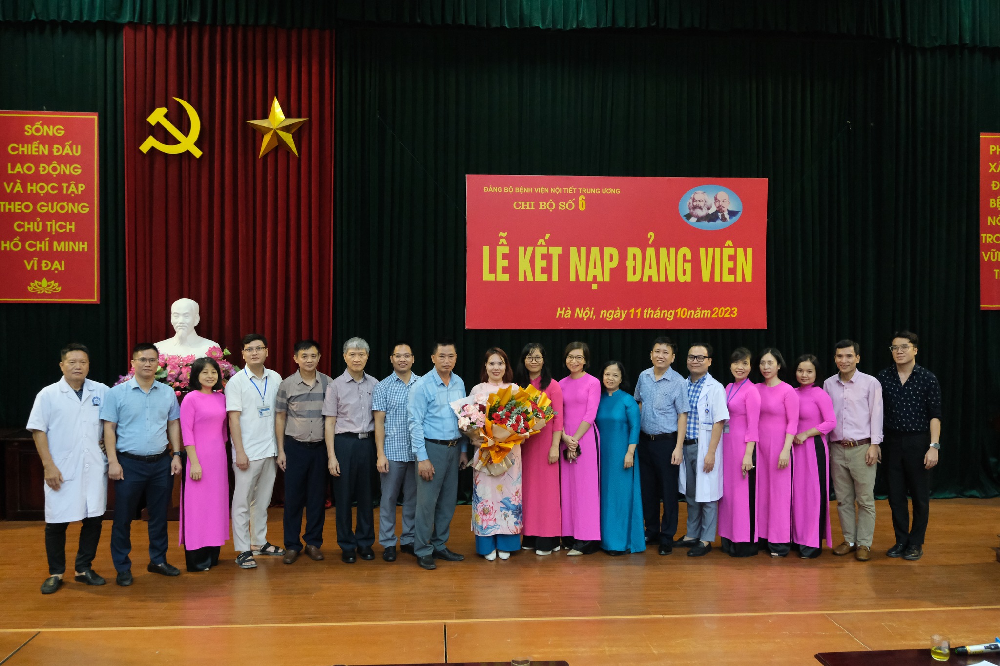 LỄ KẾT NẠP ĐẢNG VIÊN MỚI CHI BỘ SỐ 6 THUỘC ĐẢNG BỘ KING88 - Nền tảng cá cược World Cup 2026 chính thức