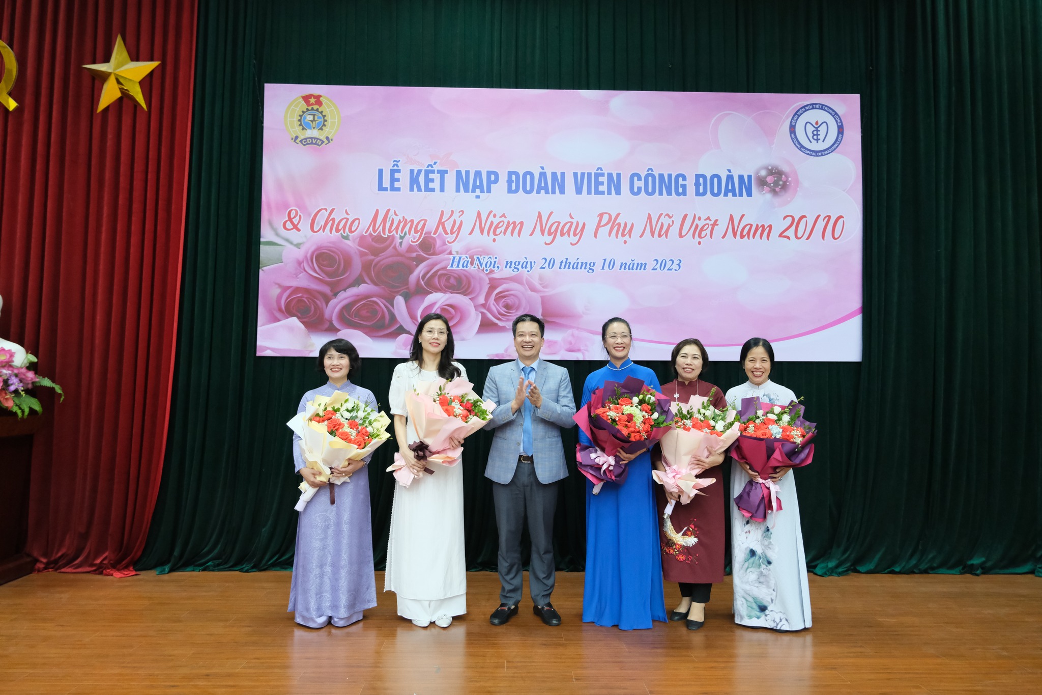 LỄ KẾT NẠP CÔNG ĐOÀN VIÊN MỚI VÀ MITTINH CHÀO MỪNG NGÀY PHỤ NỮ VIỆT NAM 20/10