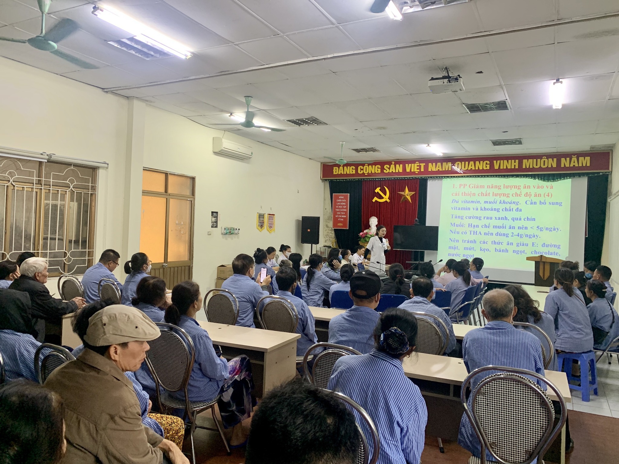 Giáo dục sức khỏe: kiếm soát, quản lý cân nặng của ngườI bệnh đái tháo đường type 2 tại cơ sở Thái Thịnh