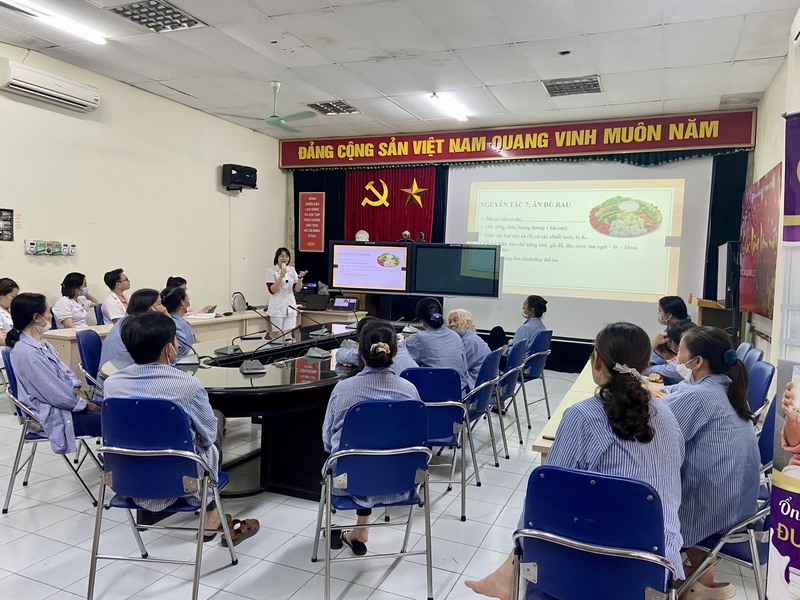 GIÁO DỤC SỨC KHỎE VỚI CHỦ ĐỀ: “NGUYÊN TẮC DINH DƯỠNG CHO NGƯỜI BỆNH ĐÁI THÁO ĐƯỜNG – BIẾN CHỨNG THẬN” TẠI CƠ SỞ THÁI THỊNH