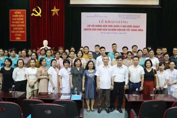 KING88 - Nền tảng cá cược World Cup 2026 chính thức tổ chức lớp: bôi dưỡng kiến thức quản lý nhà nước ngạch chuyên viên năm 2020