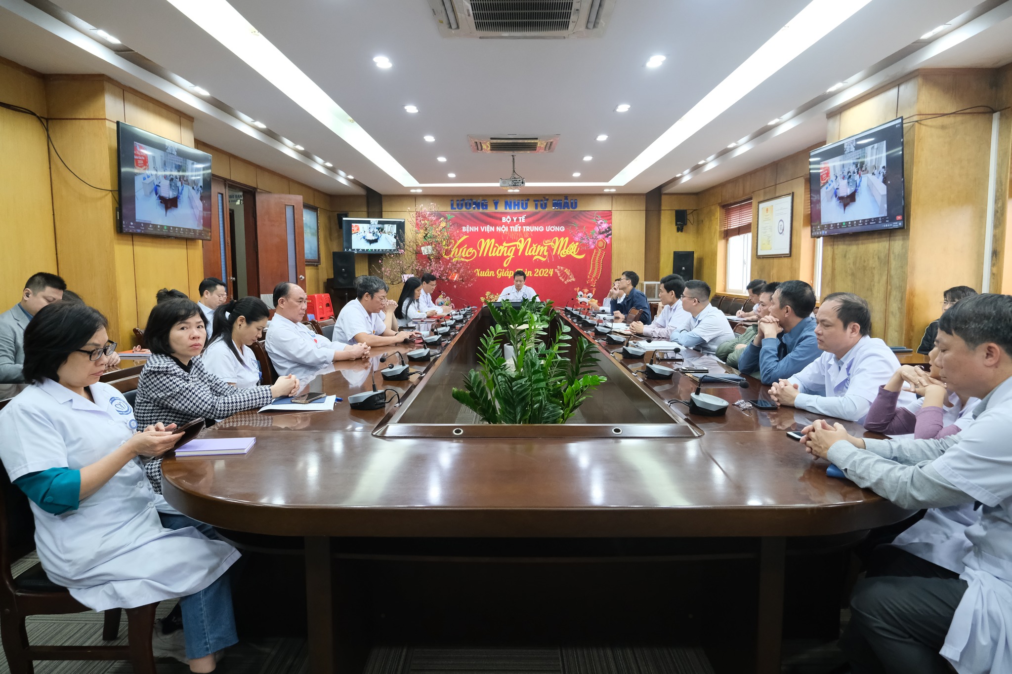 Giám đốc Đặng Văn Khánh chủ trì buổi giao ban ngày cuối năm