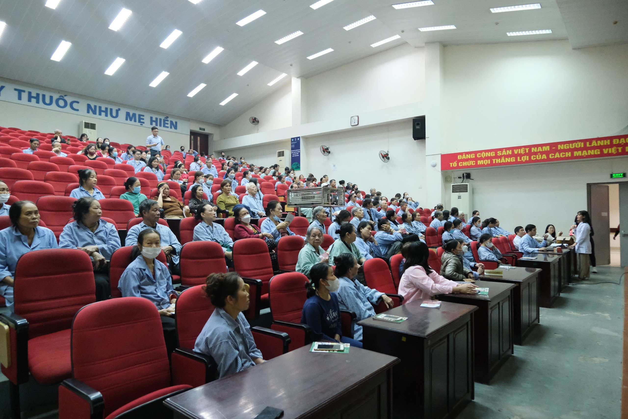 Giáo dục sức khỏe với chủ đề: “Chăm sóc bàn chân của ngườI bệnh đái tháo đường”