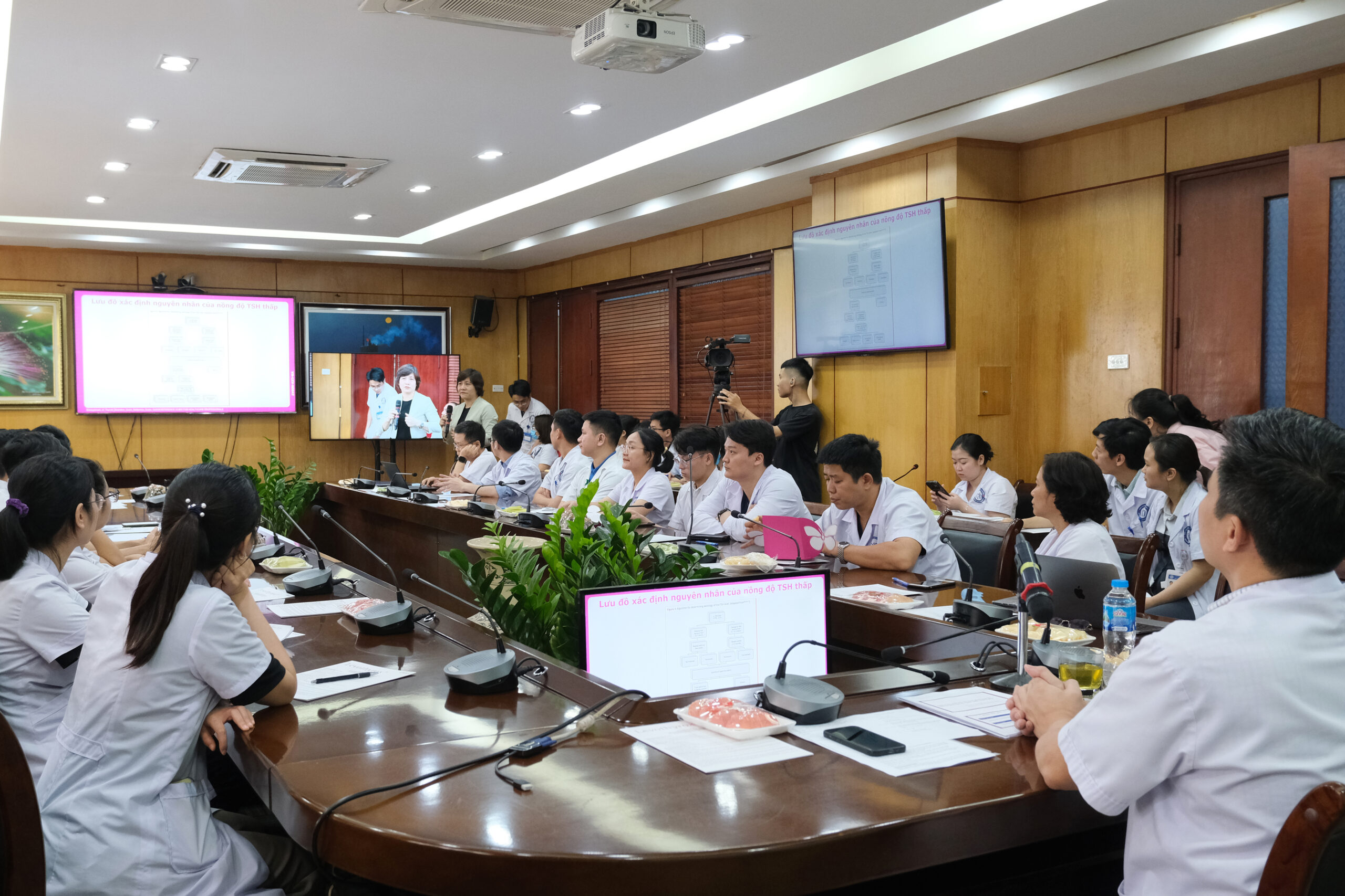 Tóm tắt báo cáo nghiên cứu khoa học “Nghiên cứu độ dày lớp nội trung mạc động mạch cảnh và các yếu tố nguy cơ xơ vữa mạch ở Trang Chủ Công Ty Game King88 Casino đái tháo đường typ 2 có bệnh thận mạn tính