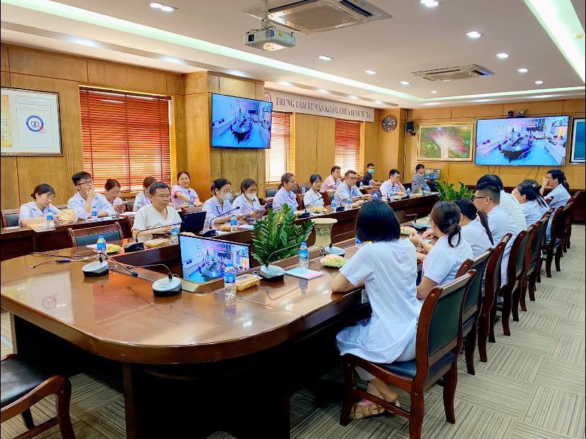 Sinh hoạt khoa học trực tuyến hai cơ sở của câu lạc bộ thầy thuốc trẻ