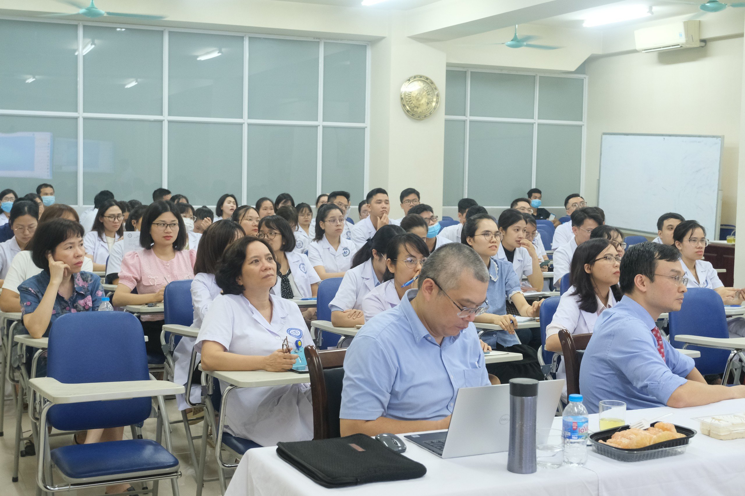 Sinh hoạt khoa học trực tuyến hai cơ sở
