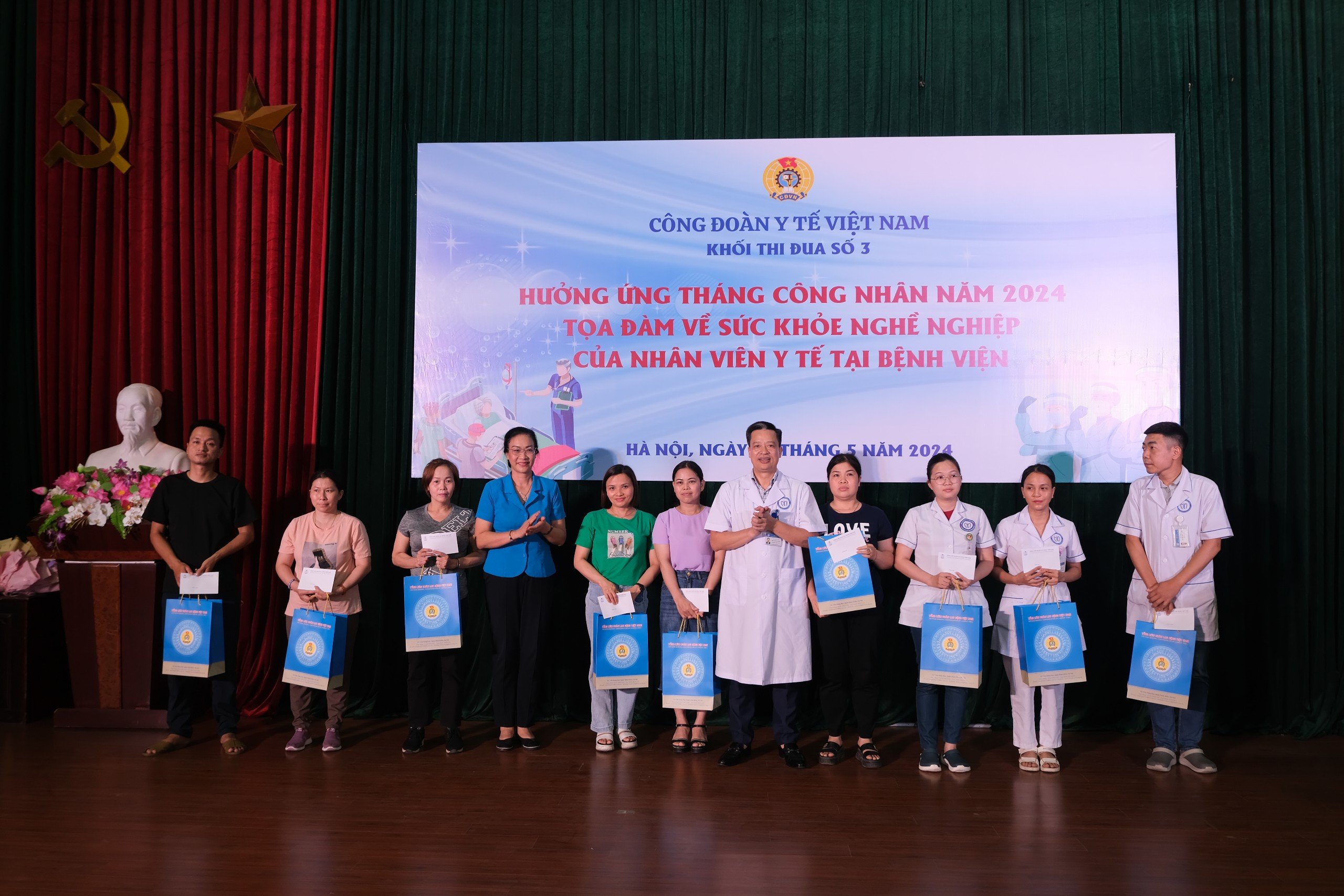 Hưởng ứng Tháng công nhân năm 2024 – Tọa đàm về sức khỏe nghề nghiệp của nhân viên Link Vào Nhà Cái King88.com Cập Nhật tại bệnh viện.