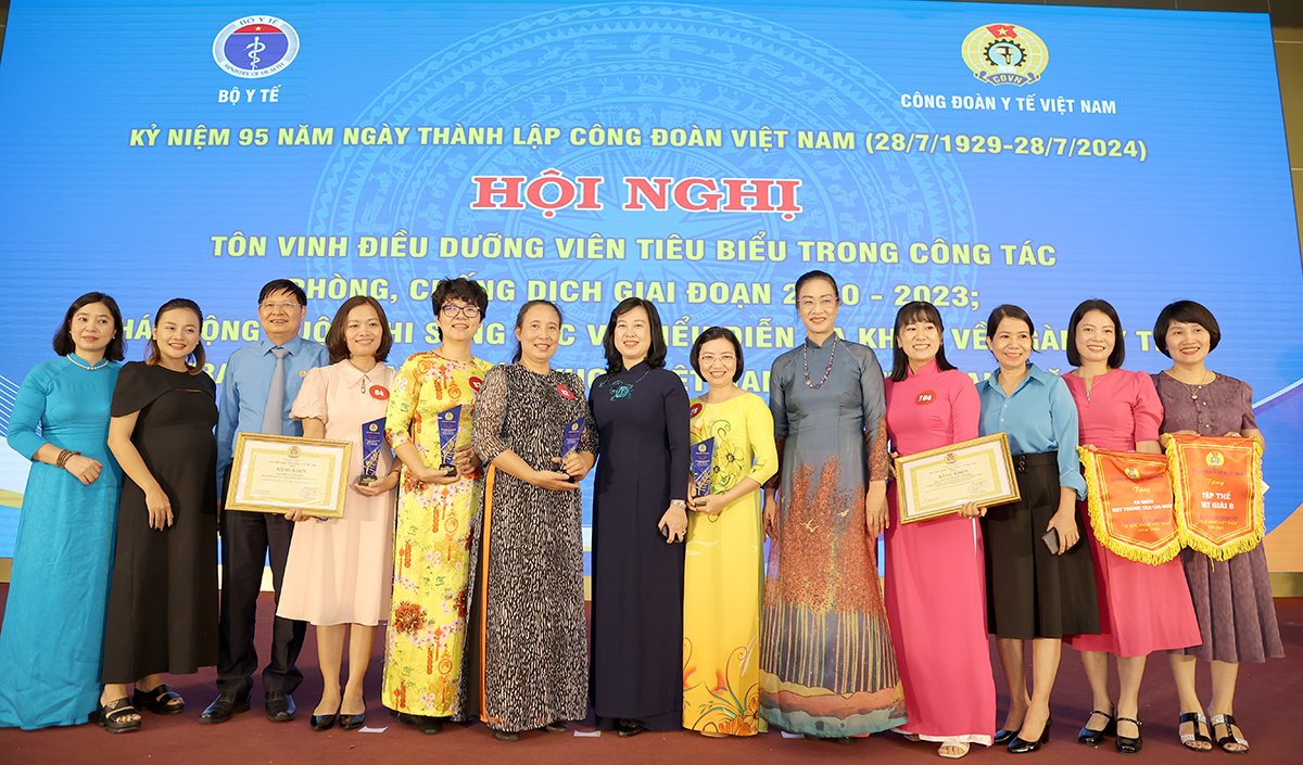Công đoàn Y tế Việt Nam tôn vinh điều dưỡng viên tiêu biểu trong phòng chống dịch giai đoạn 2020-2023 và trao giải chạy bộ “Vì sức khoẻ Việt Nam” lần thứ 2