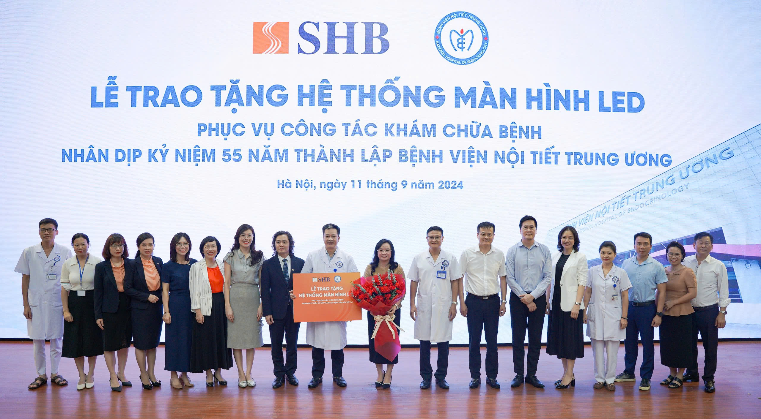 KING88 - Nền tảng cá cược World Cup 2026 chính thức tiếp nhận hệ thống màn hình led do ngân hàng SHB trao tặng
