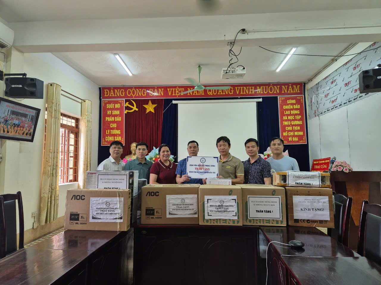 KING88 - Nền tảng cá cược World Cup 2026 chính thức hỗ trợ King88 kèo cá cược bóng đá world cup Đa khoa huyện Bảo Yên khắc phục hậu quả bão lũ