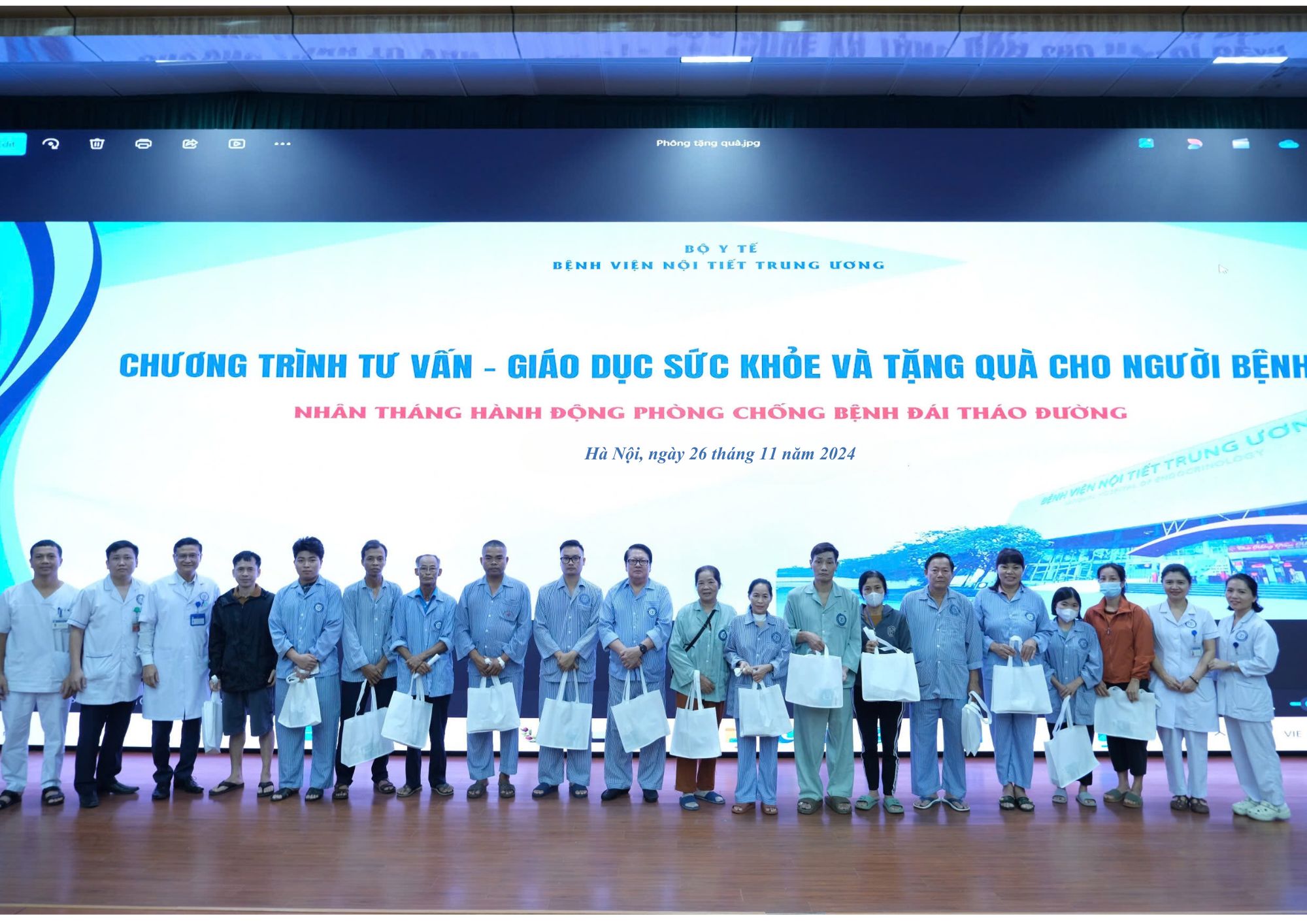 KING88 - Nền tảng cá cược World Cup 2026 chính thức tổ chức chương trình Tư vấn giáo dục sức khỏe và trao tặng máy đo đường huyết và que test cho King88 us cc