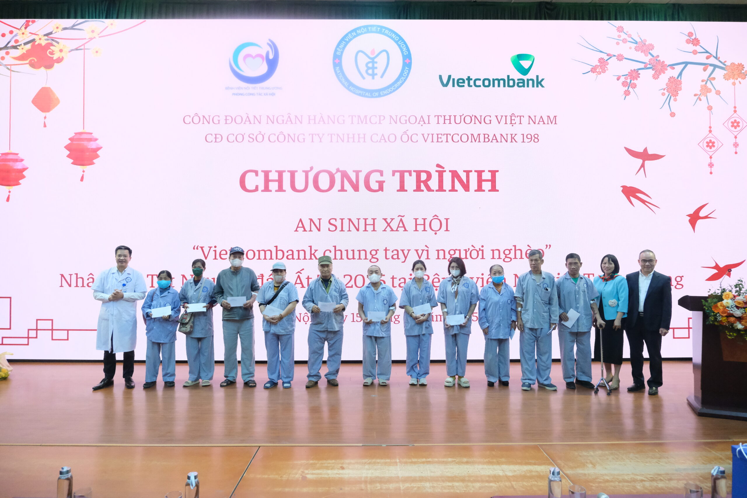 47 phần quà Tết được trao cho King88 us cc có hoàn cảnh khó khăn đang 88Kinh thể thao, casino live, bắn cá và slot nổ hũ tại KING88 - Nền tảng cá cược World Cup 2026 chính thức