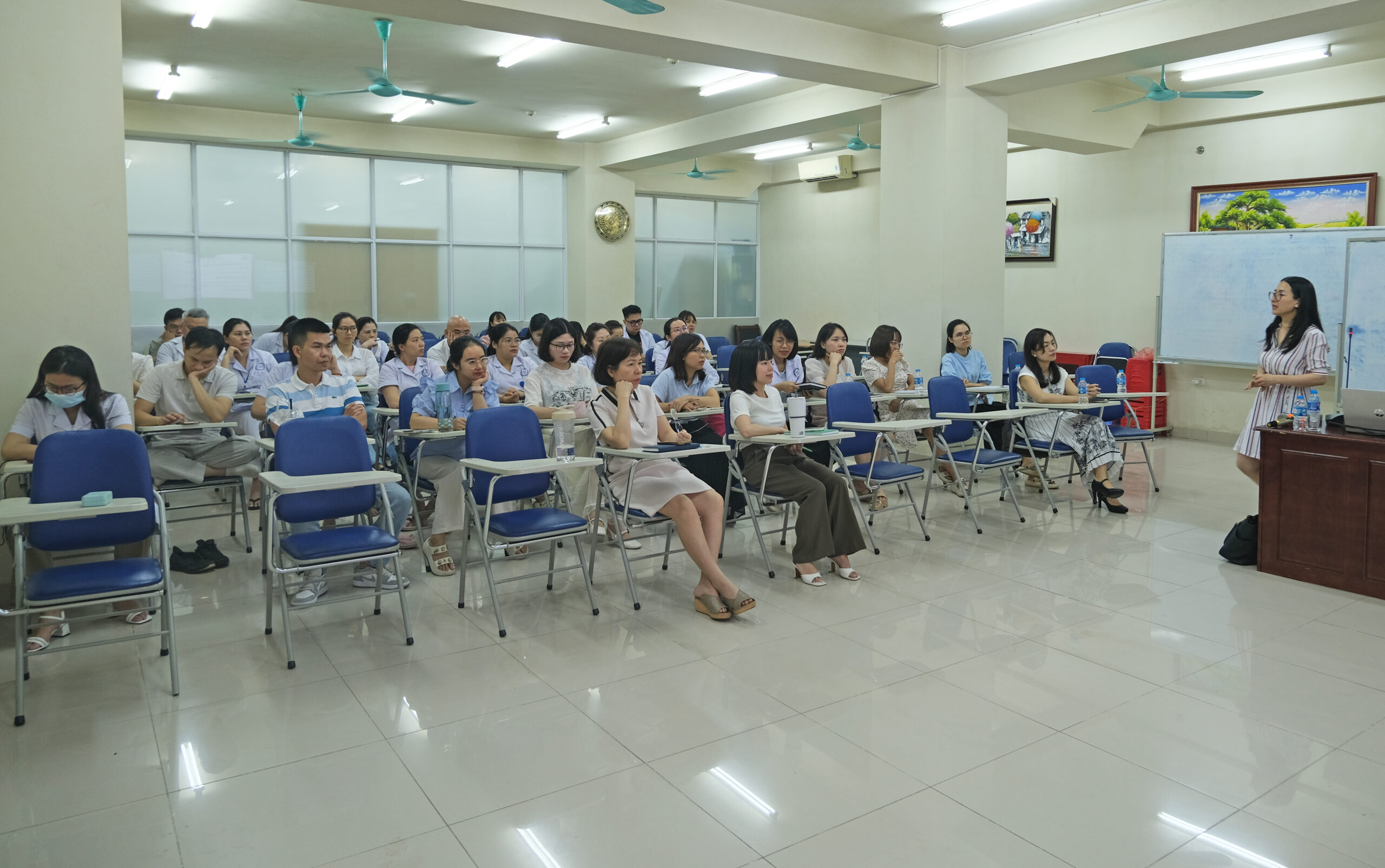 Lớp đào tạo: Kỹ năng giao tiếp trong thực hành tại bộ phận nhà thuốc và khu vực phát thuốc bảo hiểm Link Vào Nhà Cái King88.com Cập Nhật