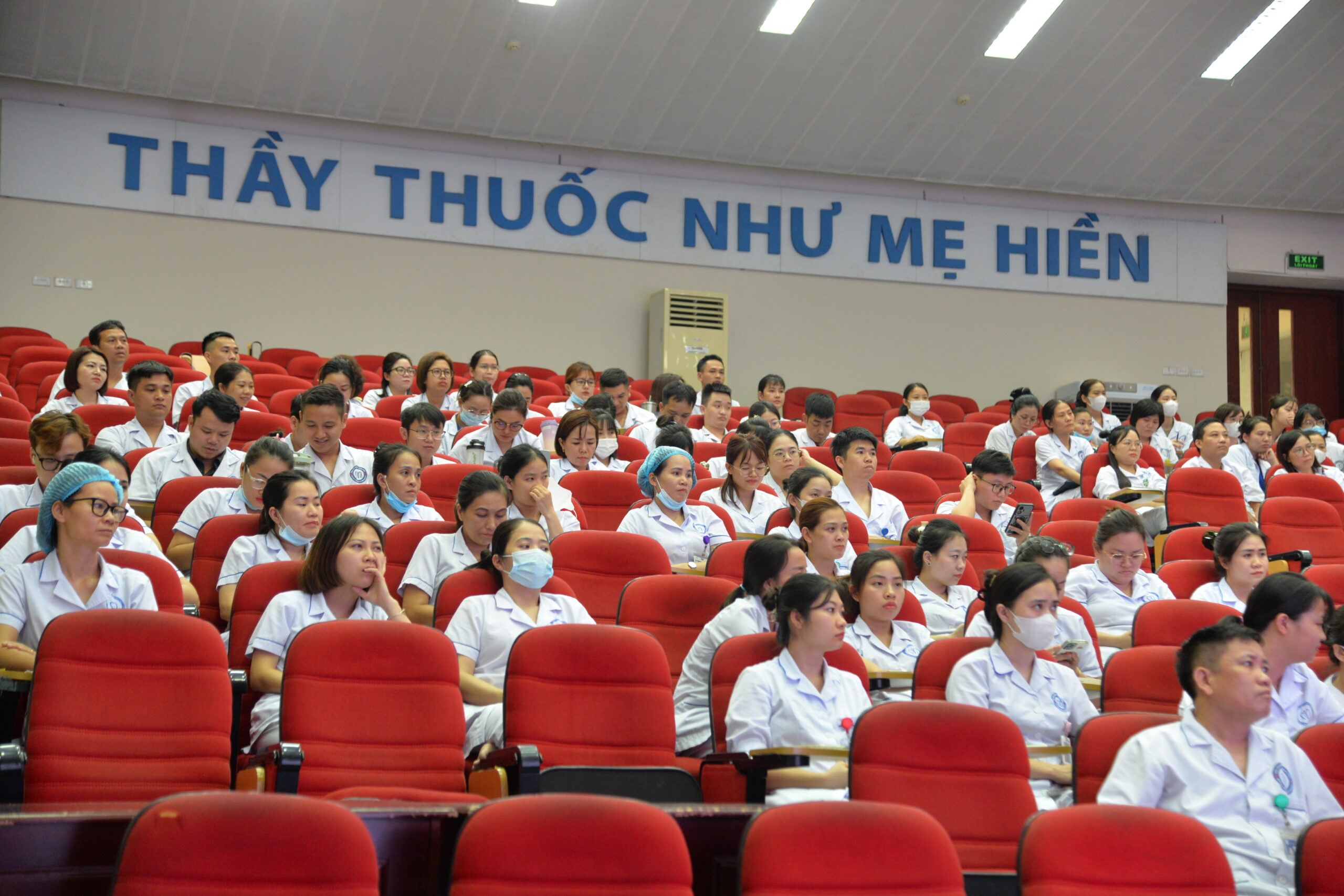 KING88 - Nền tảng cá cược World Cup 2026 chính thức tổ chức thành công khóa đào tạo “cập nhật các tiêu chuẩn thực hành trong tiêm truyền tĩnh mạch”