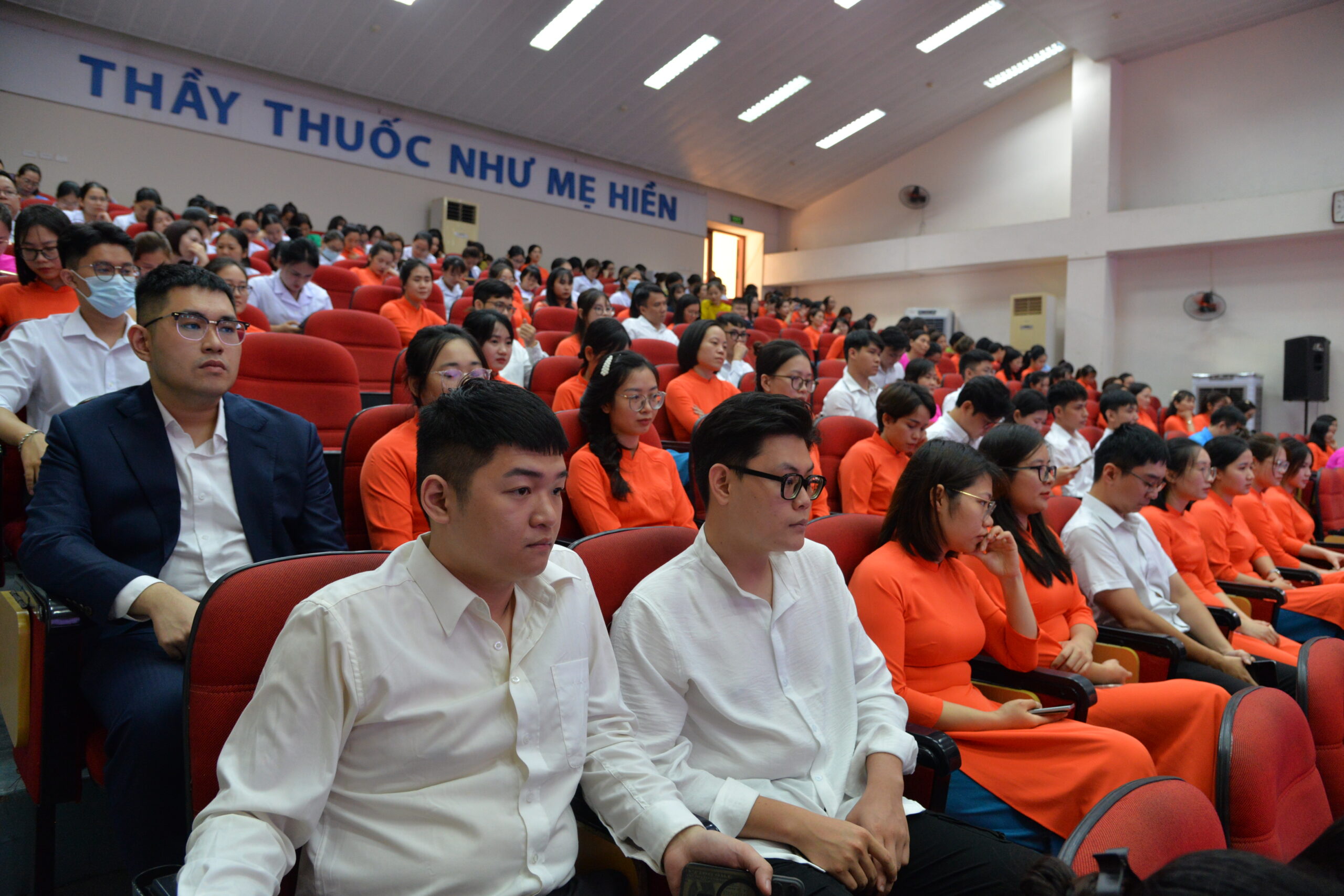 KING88 - Nền tảng cá cược World Cup 2026 chính thức tổ chức Lễ mít tinh Chào mừng ngày phụ nữ Việt Nam 20/10 và Lễ kết nạp đoàn viên Công đoàn năm 2025