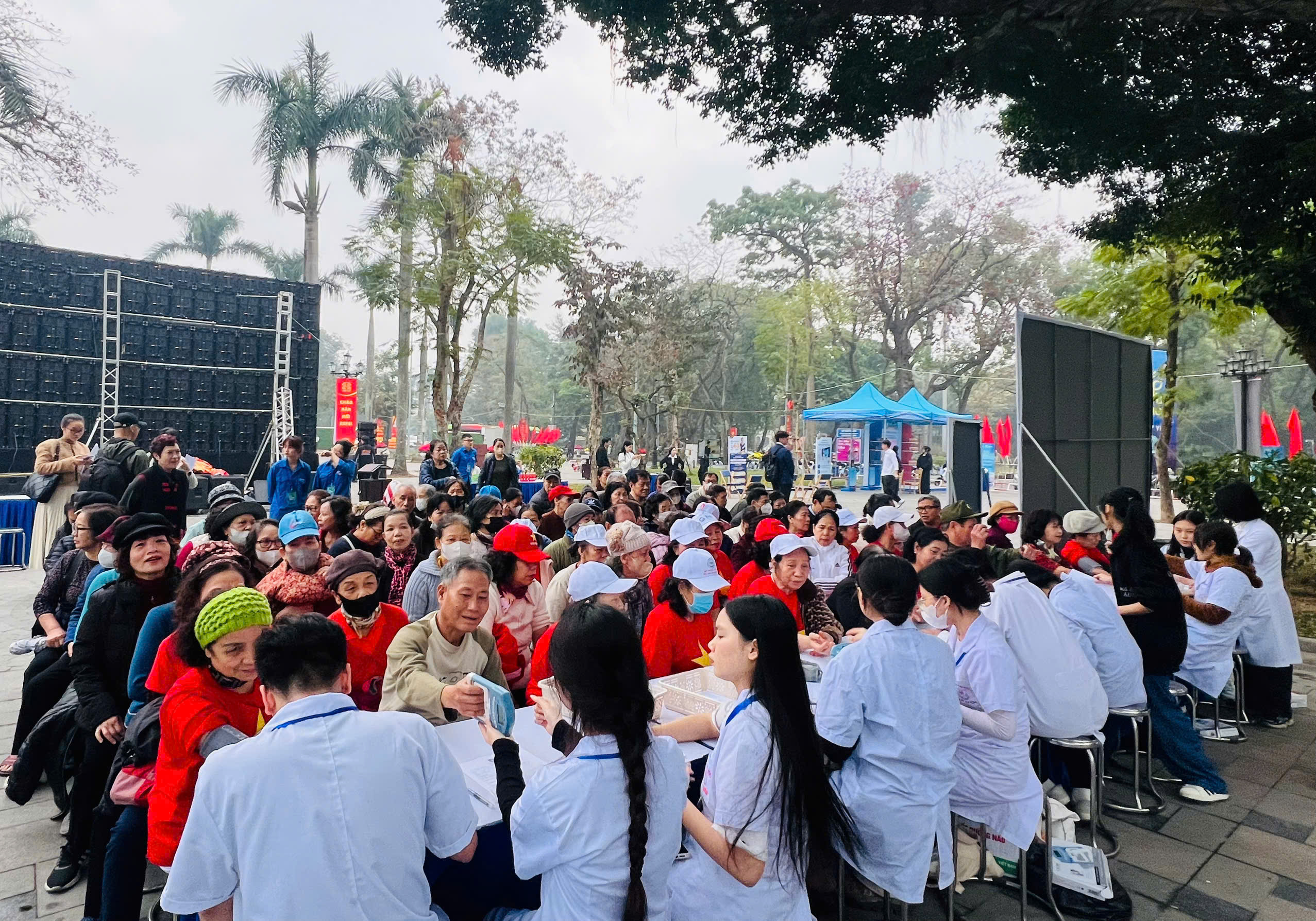 KING88 - Nền tảng cá cược World Cup 2026 chính thức tham gia khám sức khỏe từ thiện cho người cao tuổi