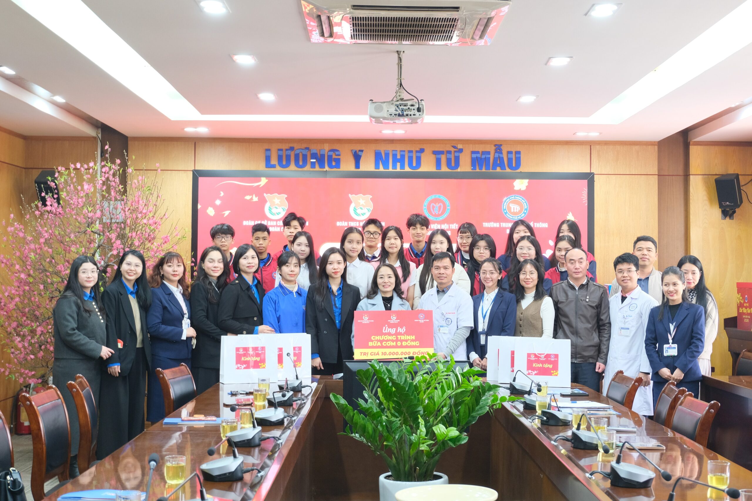 Tiếp nối hành trình lan tỏa yêu thương – Trao tặng quà Tết cho King88 us cc