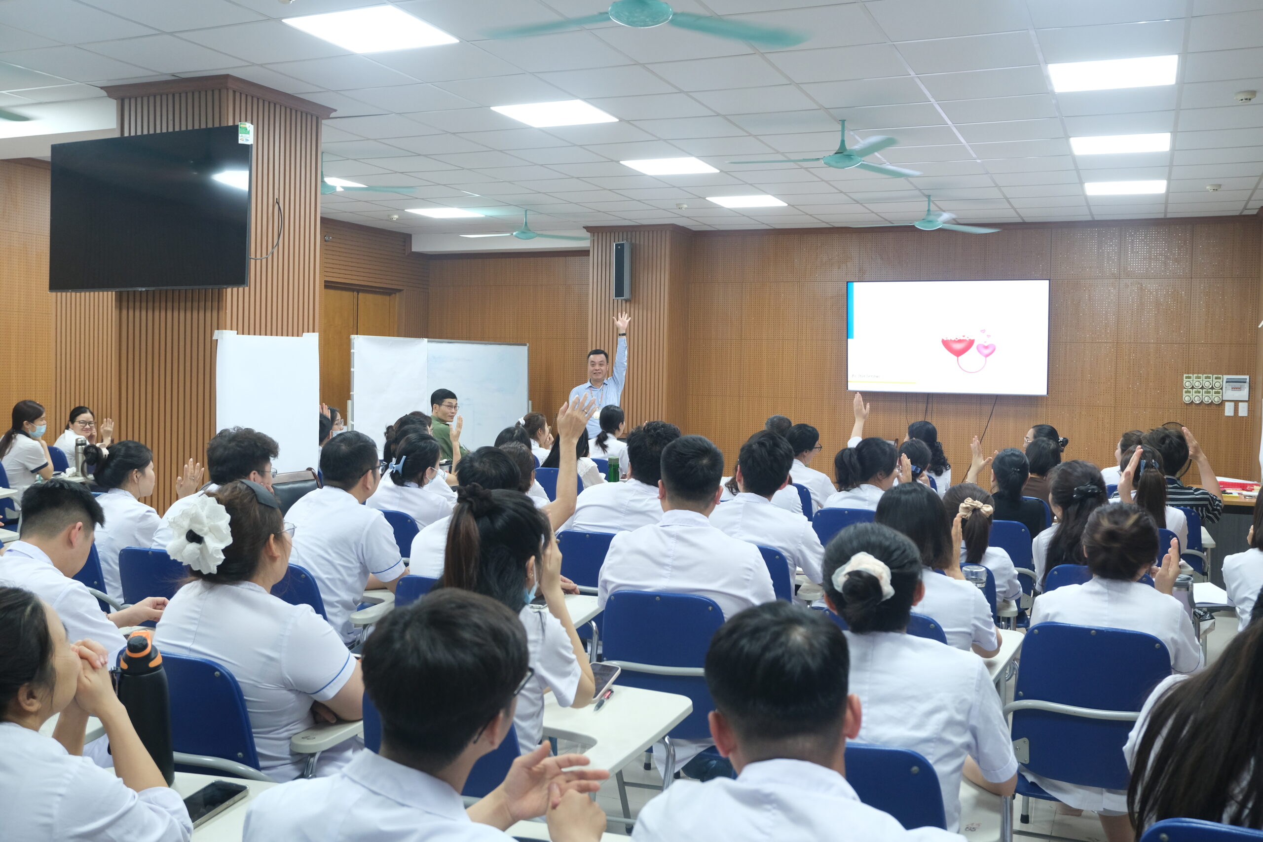 King88 kèo cá cược bóng đá world cup Nội Tiết Trung ương tổ chức lớp tập huấn giap tiếp theo mô hình AIDET – Nâng cao chất lượng phục vụ King88 us cc