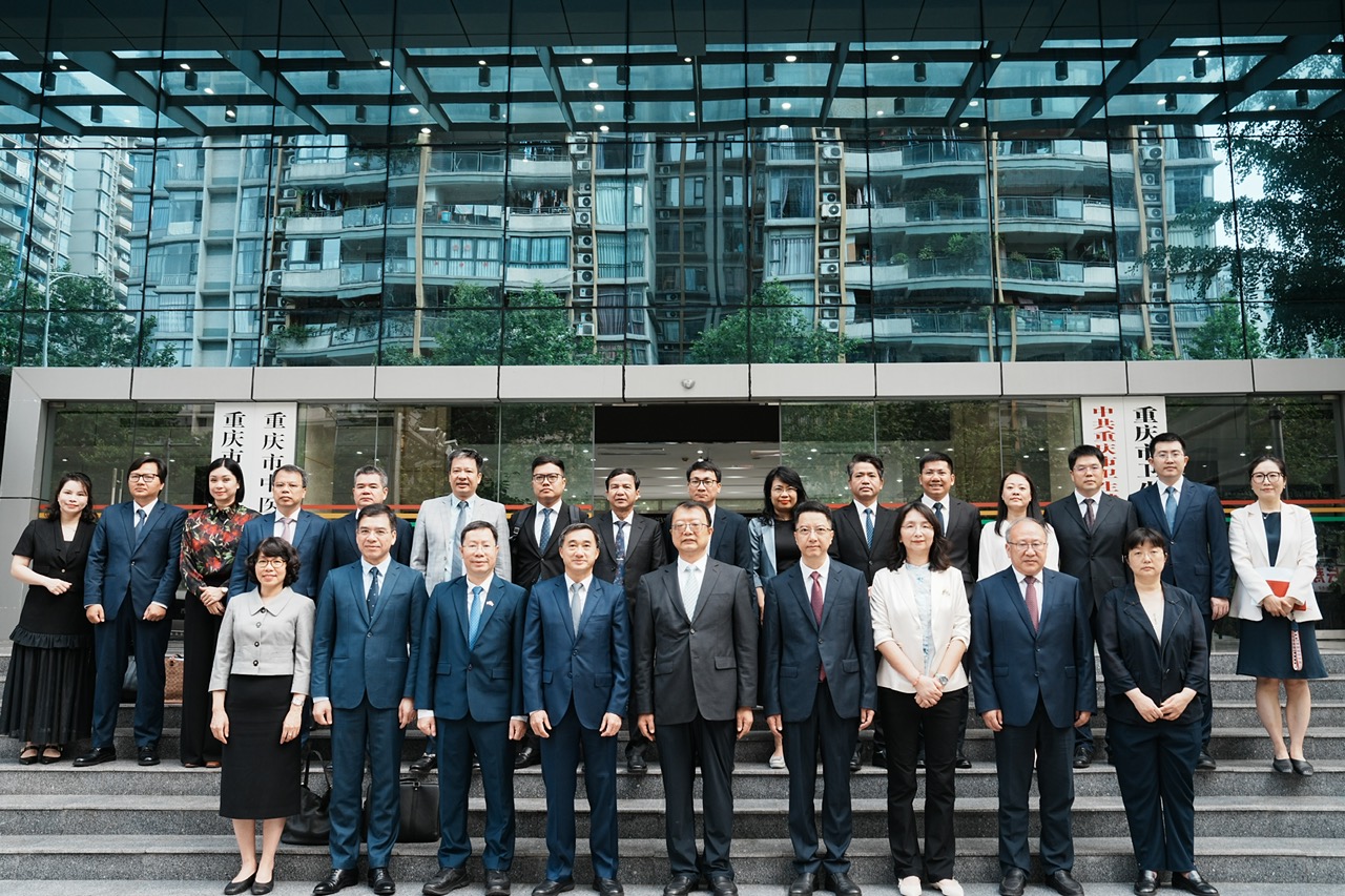 Lãnh đạo KING88 - Nền tảng cá cược World Cup 2026 chính thức cùng đoàn công tác Kinh 888 phiên bản mới Việt Nam tới thăm và làm việc với Ủy ban Y tế và Sức khỏe Thành phố Trùng Khánh
